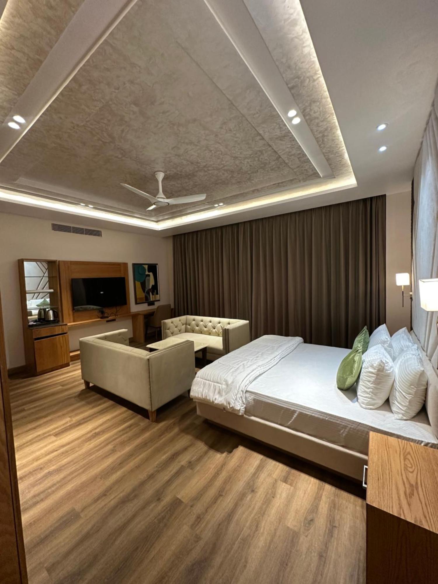 Mayur Simran Rājpura Extérieur photo