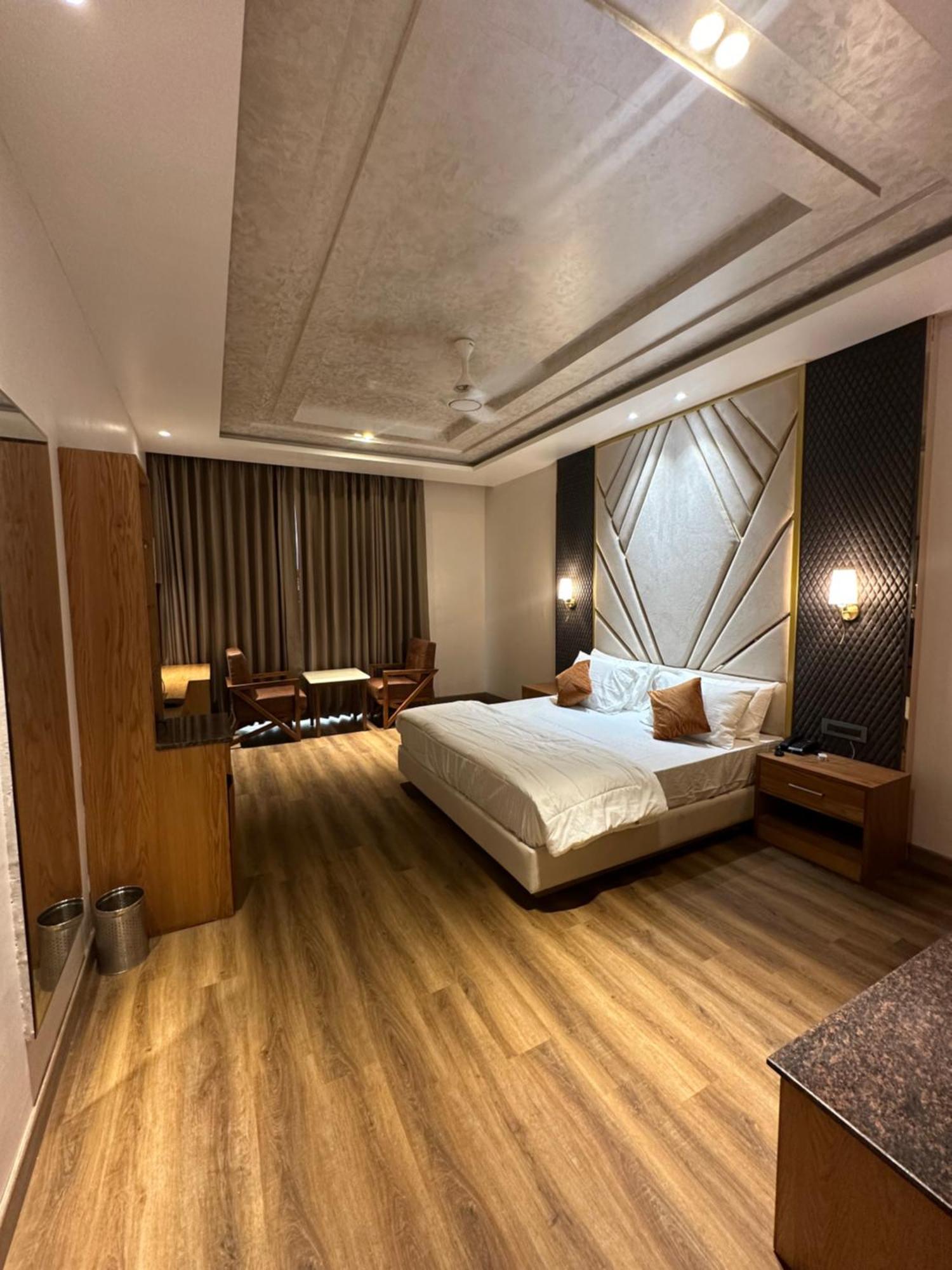 Mayur Simran Rājpura Extérieur photo