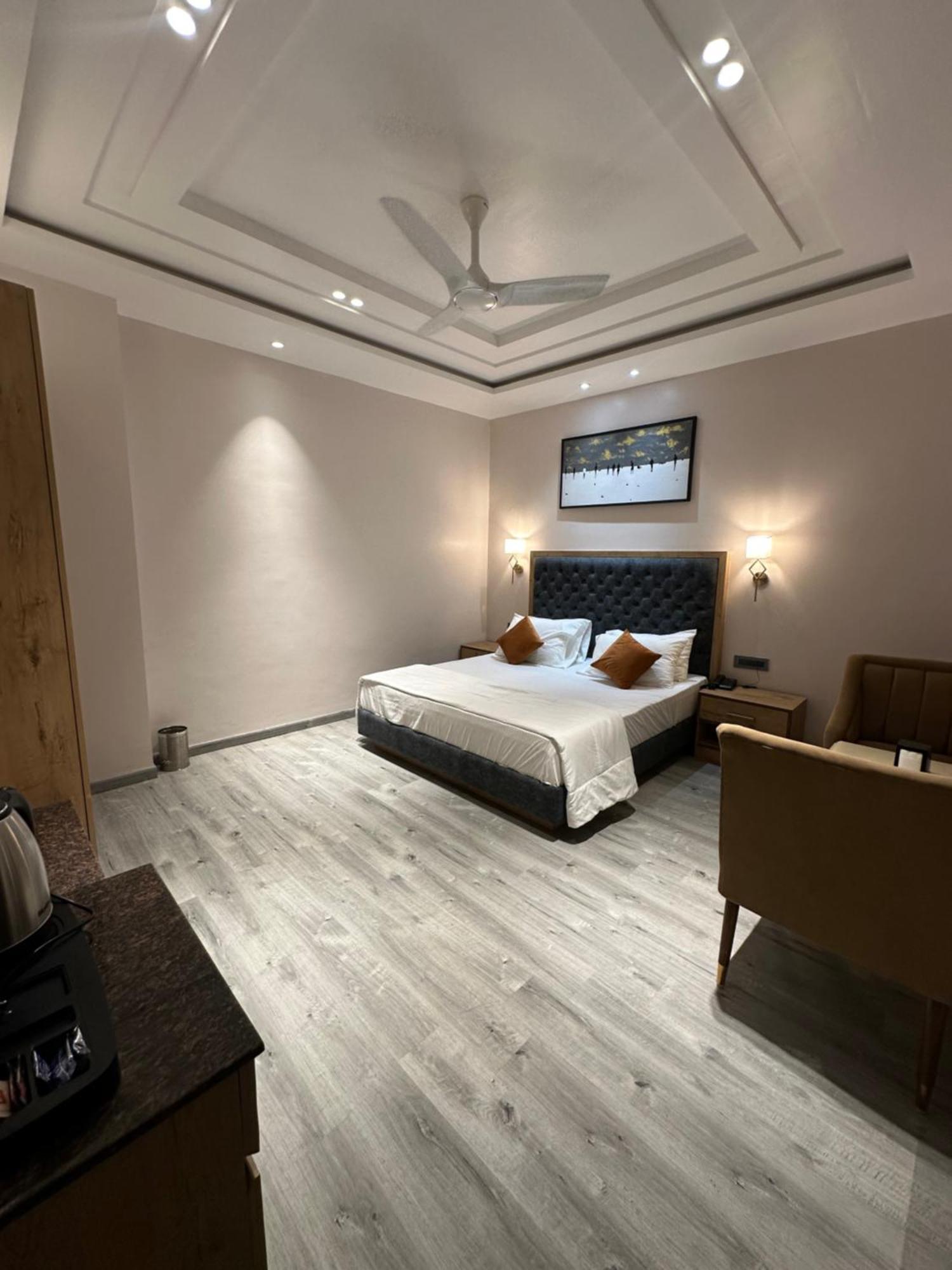Mayur Simran Rājpura Extérieur photo
